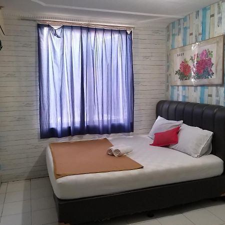 Venice Guest House Redpartner Jakarta Luaran gambar