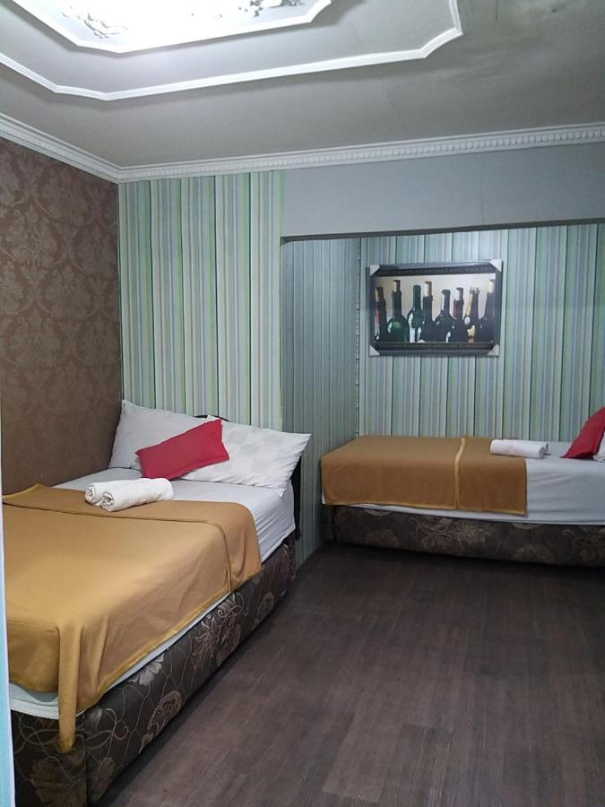 Venice Guest House Redpartner Jakarta Luaran gambar