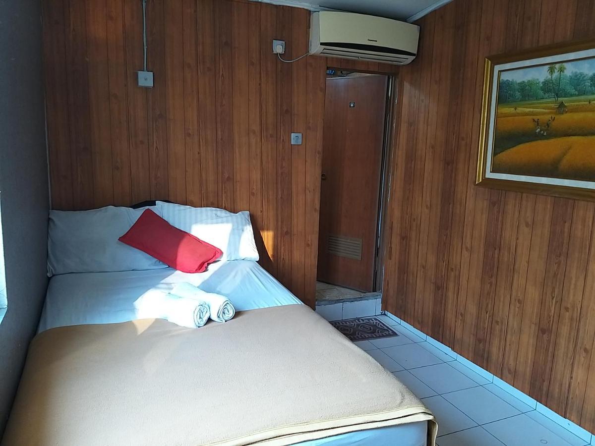 Venice Guest House Redpartner Jakarta Luaran gambar